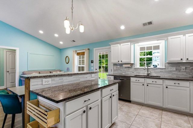 225 Fox Hunt Pl., Galivants Ferry, SC 29544