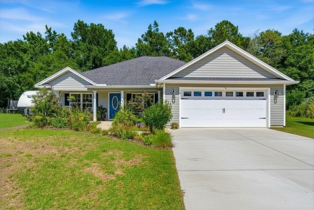 225 Fox Hunt Pl., Galivants Ferry, SC 29544