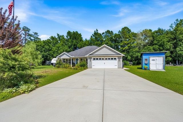 225 Fox Hunt Pl., Galivants Ferry, SC 29544