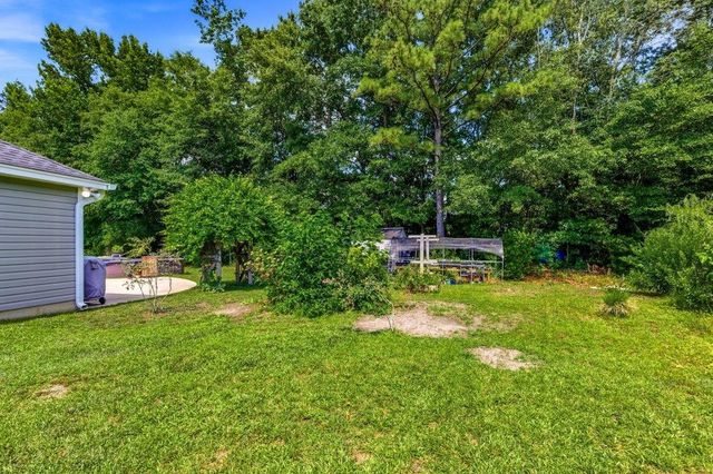 225 Fox Hunt Pl., Galivants Ferry, SC 29544