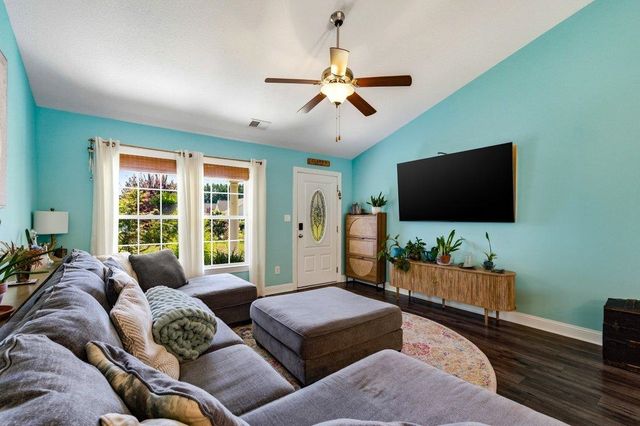 225 Fox Hunt Pl., Galivants Ferry, SC 29544