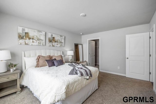 8006 N 113 Avenue, Omaha, NE 68142