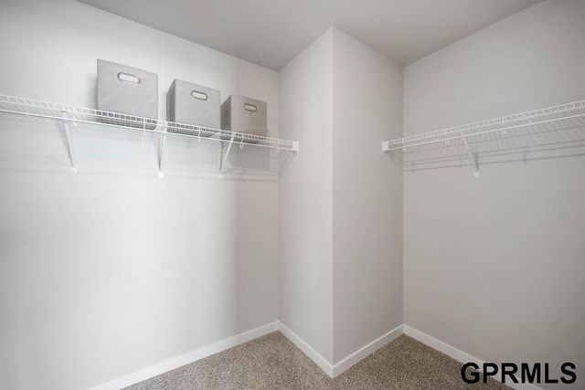 8006 N 113 Avenue, Omaha, NE 68142