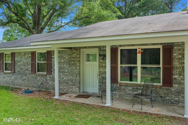 186 Hughes Road, Coushatta, LA 71019