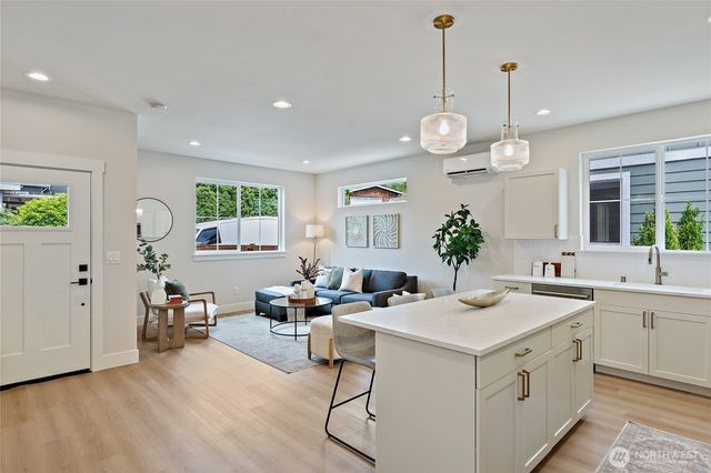 263 NW 42nd Street, Seattle, WA 98107