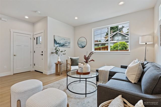 263 NW 42nd Street, Seattle, WA 98107