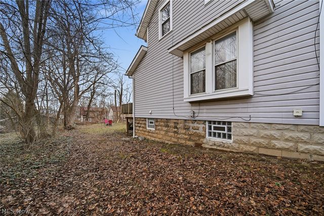 82 Dellenberger Avenue, Akron, OH 44312