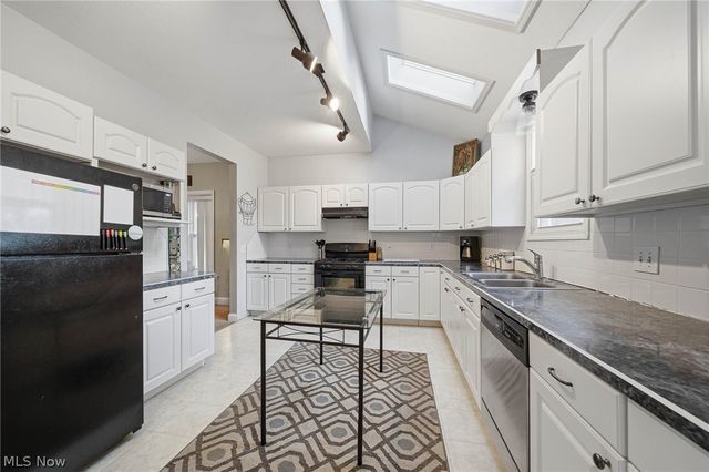 82 Dellenberger Avenue, Akron, OH 44312