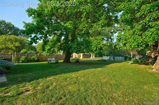 5096 N Irish Road, Richfield Township, MI 48423