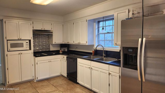 200 Dunbarton Drive, Natchez, MS 39120