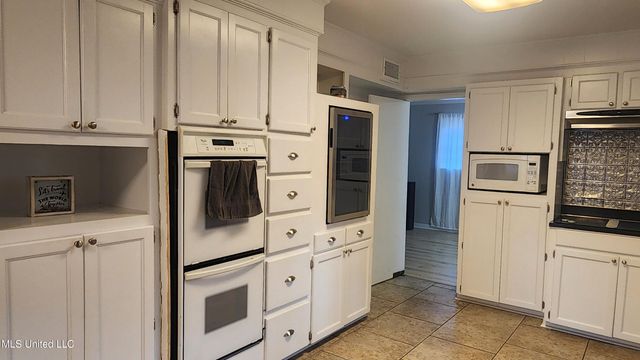 200 Dunbarton Drive, Natchez, MS 39120