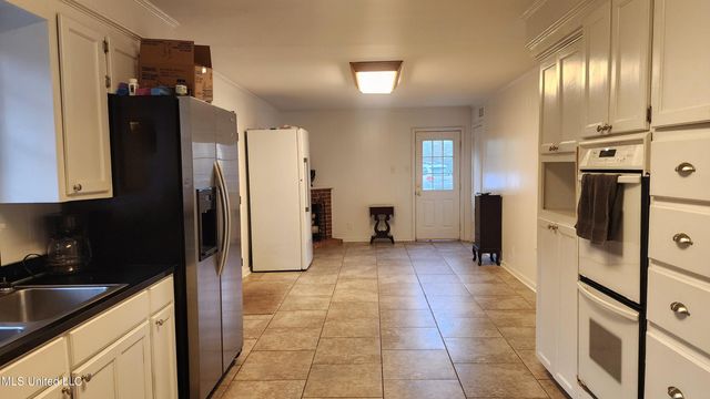 200 Dunbarton Drive, Natchez, MS 39120