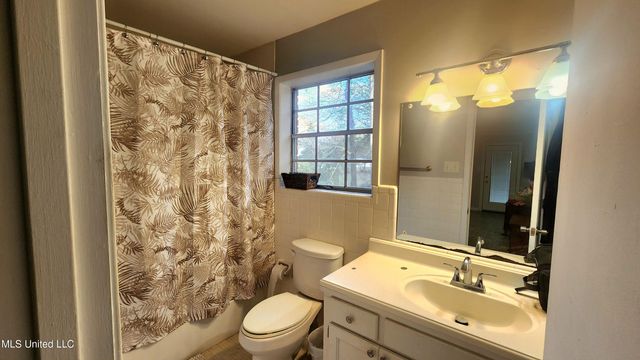 200 Dunbarton Drive, Natchez, MS 39120