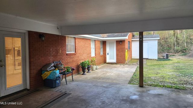 200 Dunbarton Drive, Natchez, MS 39120