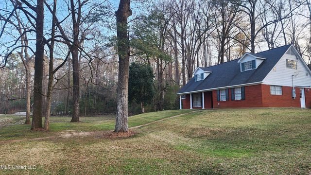 200 Dunbarton Drive, Natchez, MS 39120
