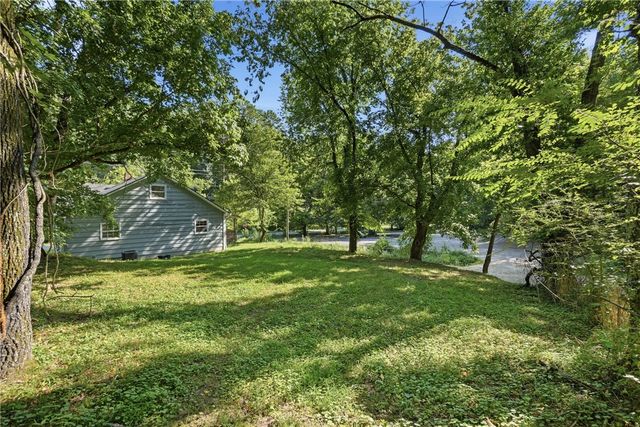 2 Fuller Street, Eureka Springs, AR 72632
