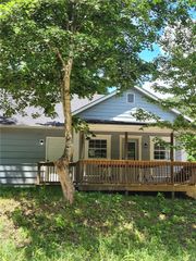 2 Fuller Street, Eureka Springs, AR 72632