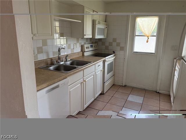 1131 S Loop BLVD, Lehigh Acres, FL 33936