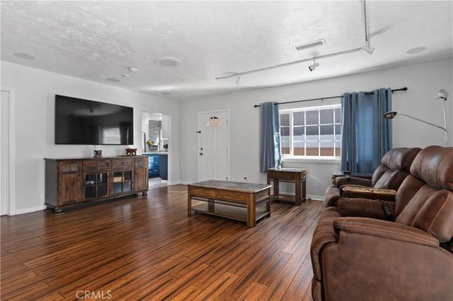 5919 Bellflower Boulevard, Lakewood, CA 90713