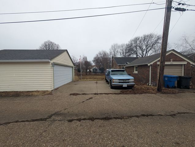 2915 24th Avenue A Street, Moline, IL 61265