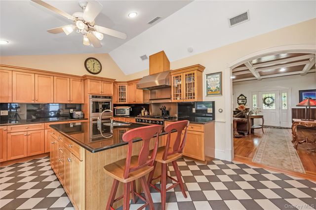 14 Danes Street, Blue Point, NY 11715