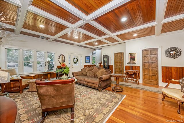 14 Danes Street, Blue Point, NY 11715