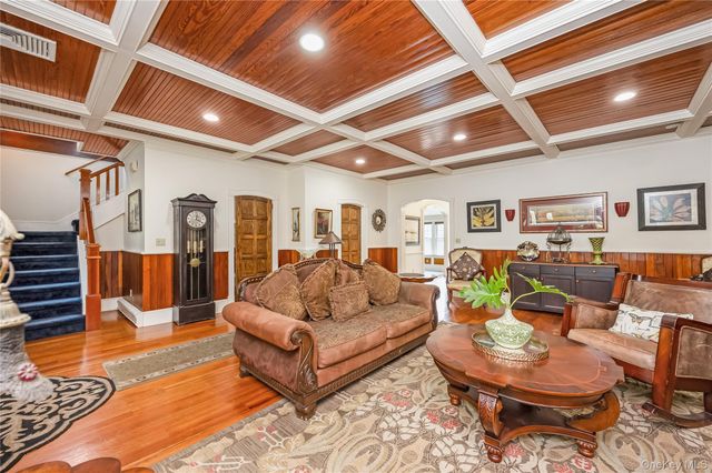 14 Danes Street, Blue Point, NY 11715