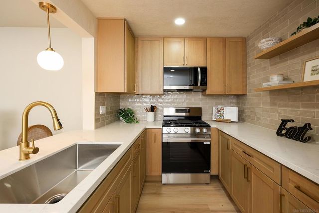 10211 Saluda Ave, San Diego, CA 92126