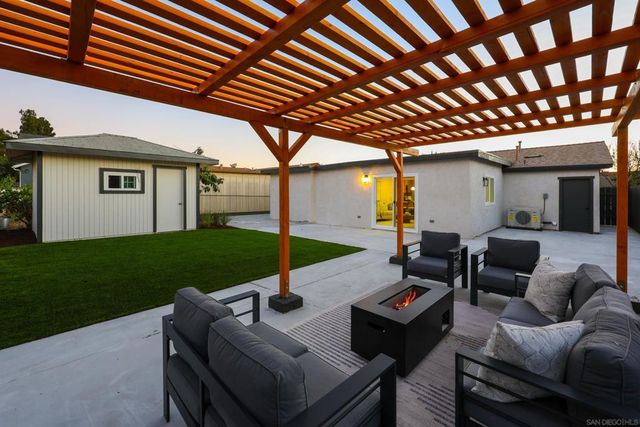 10211 Saluda Ave, San Diego, CA 92126