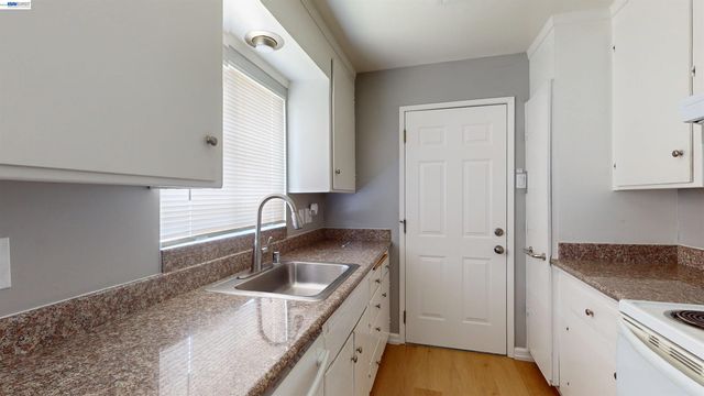 2858 Brookdale Ave, Oakland, CA 94602