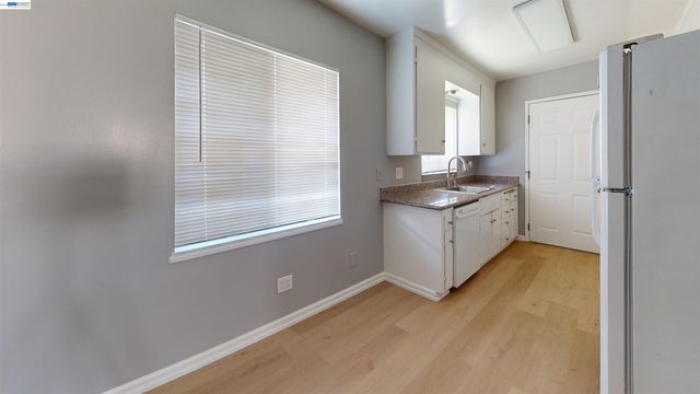 2858 Brookdale Ave, Oakland, CA 94602