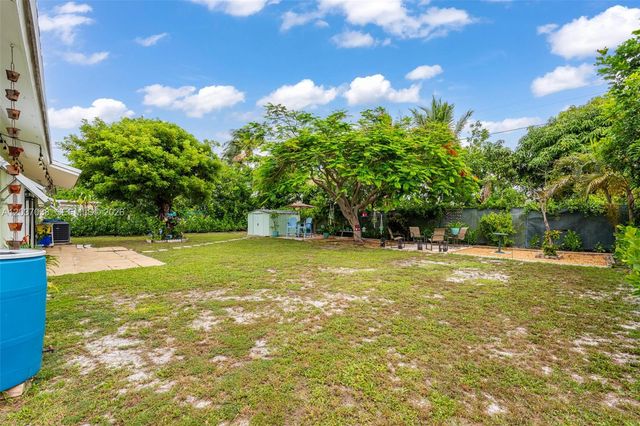 516 S 13th Ct, Lantana, FL 33462