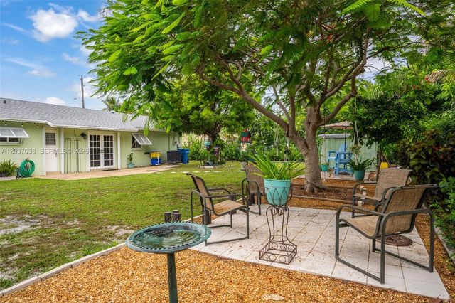 516 S 13th Ct, Lantana, FL 33462