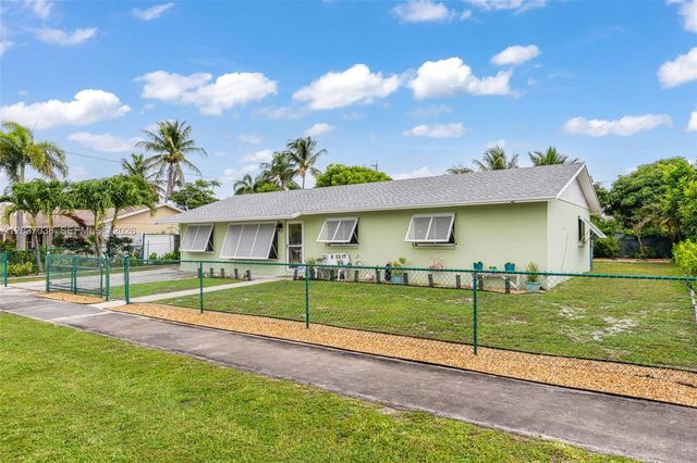 516 S 13th Ct, Lantana, FL 33462