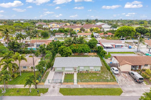 516 S 13th Ct, Lantana, FL 33462