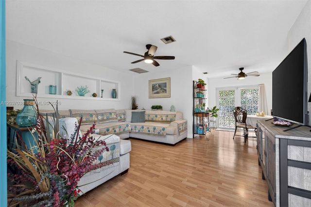 516 S 13th Ct, Lantana, FL 33462