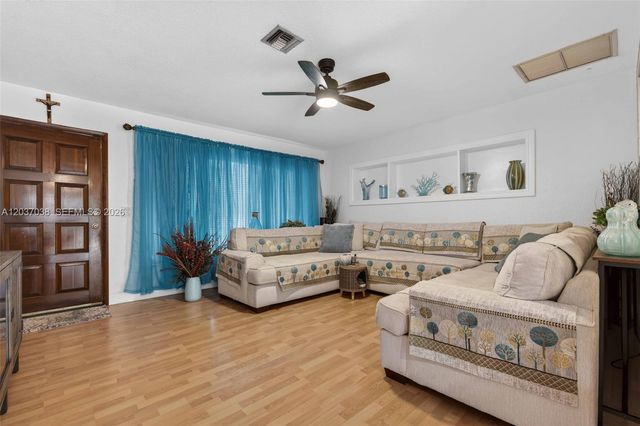 516 S 13th Ct, Lantana, FL 33462