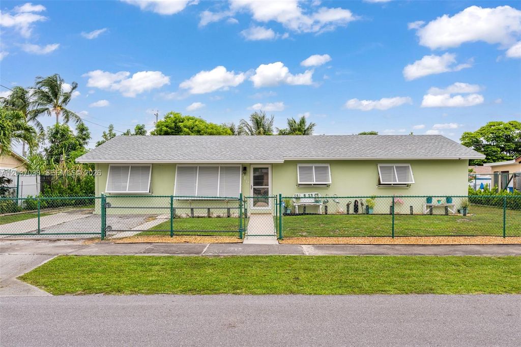 516 S 13th Ct, Lantana, FL 33462