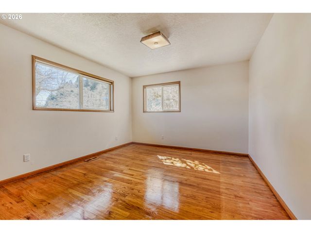 5767 TERRACE Dr, West Linn, OR 97068