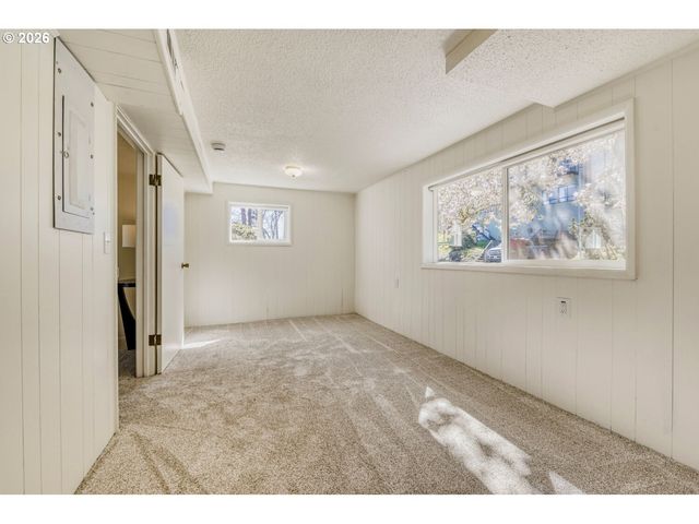 5767 TERRACE Dr, West Linn, OR 97068