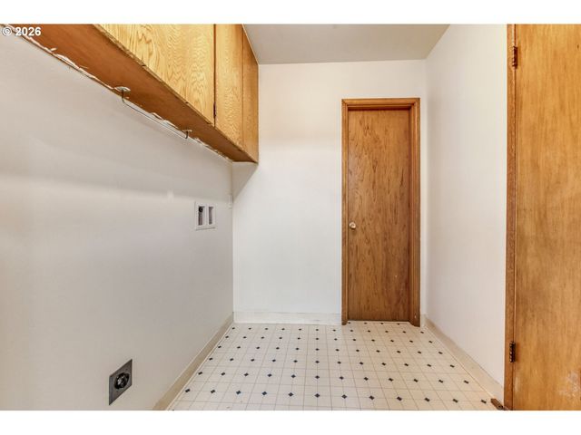 5767 TERRACE Dr, West Linn, OR 97068