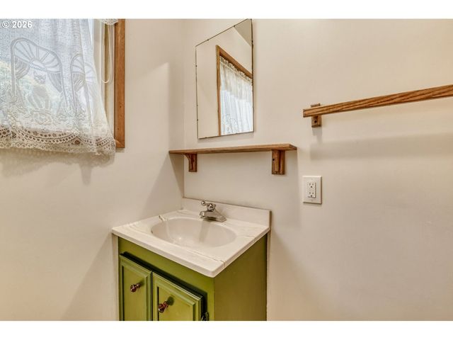 5767 TERRACE Dr, West Linn, OR 97068