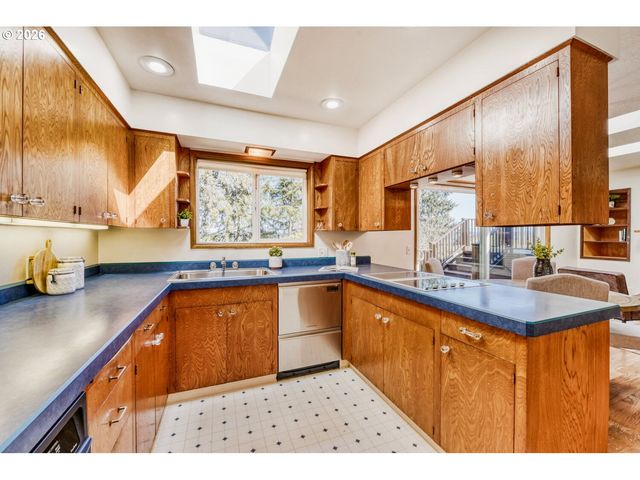 5767 TERRACE Dr, West Linn, OR 97068