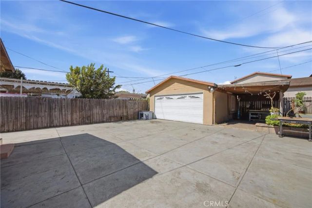 123 E 65th Street, Los Angeles, CA 90003