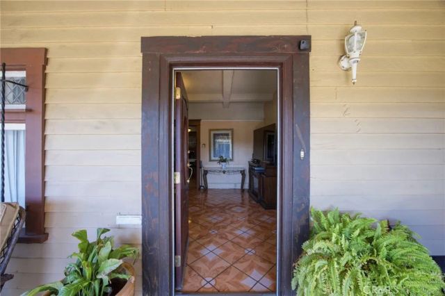 123 E 65th Street, Los Angeles, CA 90003