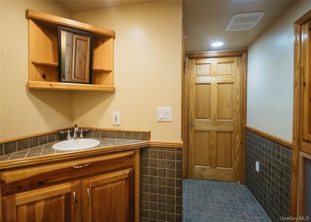 18 Mountainview Avenue, Rosendale, NY 12472