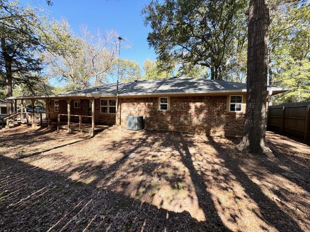 129 Dailey Road, Crockett, TX 75835