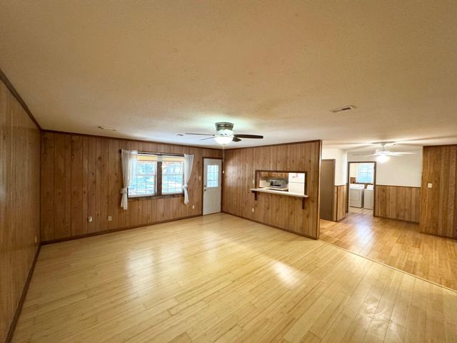 129 Dailey Road, Crockett, TX 75835