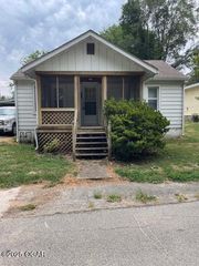 612 E 14th Street, Carthage, MO 64836