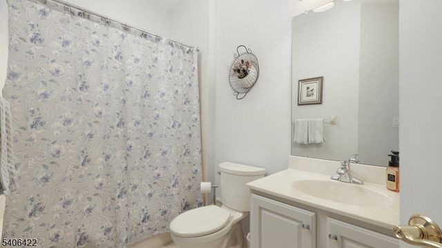 3 Vinson Dr, Raritan Twp., NJ 08822